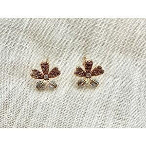New CZ flower gold color earrings